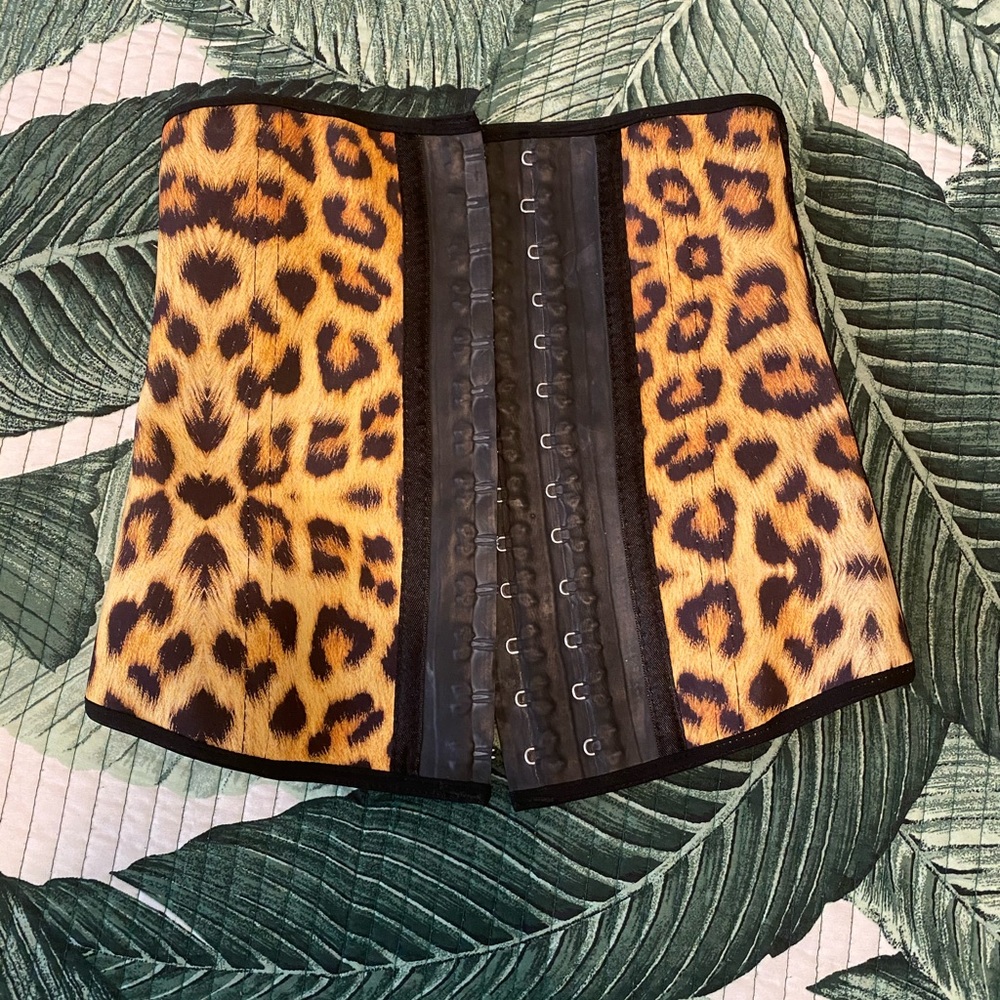 Leopard print waist trainer shapewear size 32/S